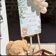 Panneau d'accueil décoré